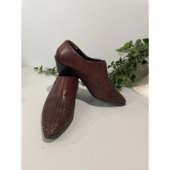 Vintage Brown Leather Slip-On Loafers With Woven Detail & Low Heel Size 7M